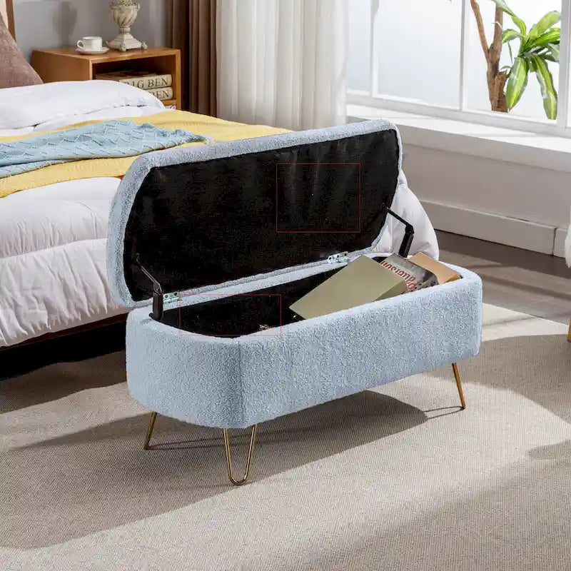 Banc de rangement ottoman rembourré avec pieds épingle dorés