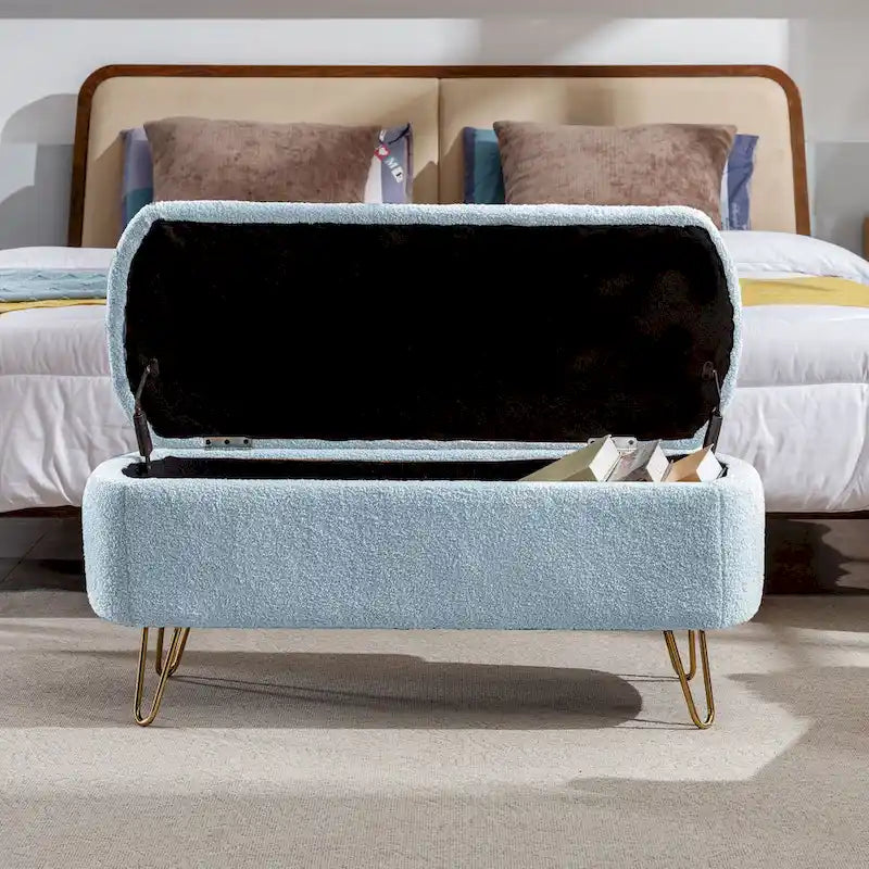 Banc de rangement ottoman rembourré avec pieds épingle dorés