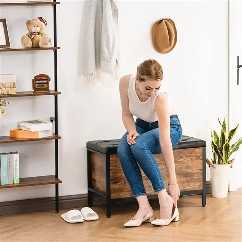 Banc de rangement en similicuir capitonné losanges avec cadre en bois manufacturé et métal